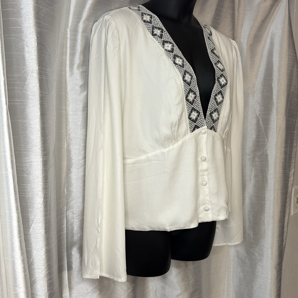 Lovefool New 4x Cream Pleated Deep Lacy V Neck Button Up Long Bell Sleeve Blouse — image 3 of 8